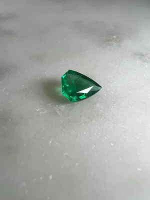 1.08 CARAT SHIELD SHAPE / STEP CUT NATURAL GREEN EMERALD LOOSE GEMSTONE. 1.08 CT GREEN ZAMBIA BY MIKE NEKTA NYC