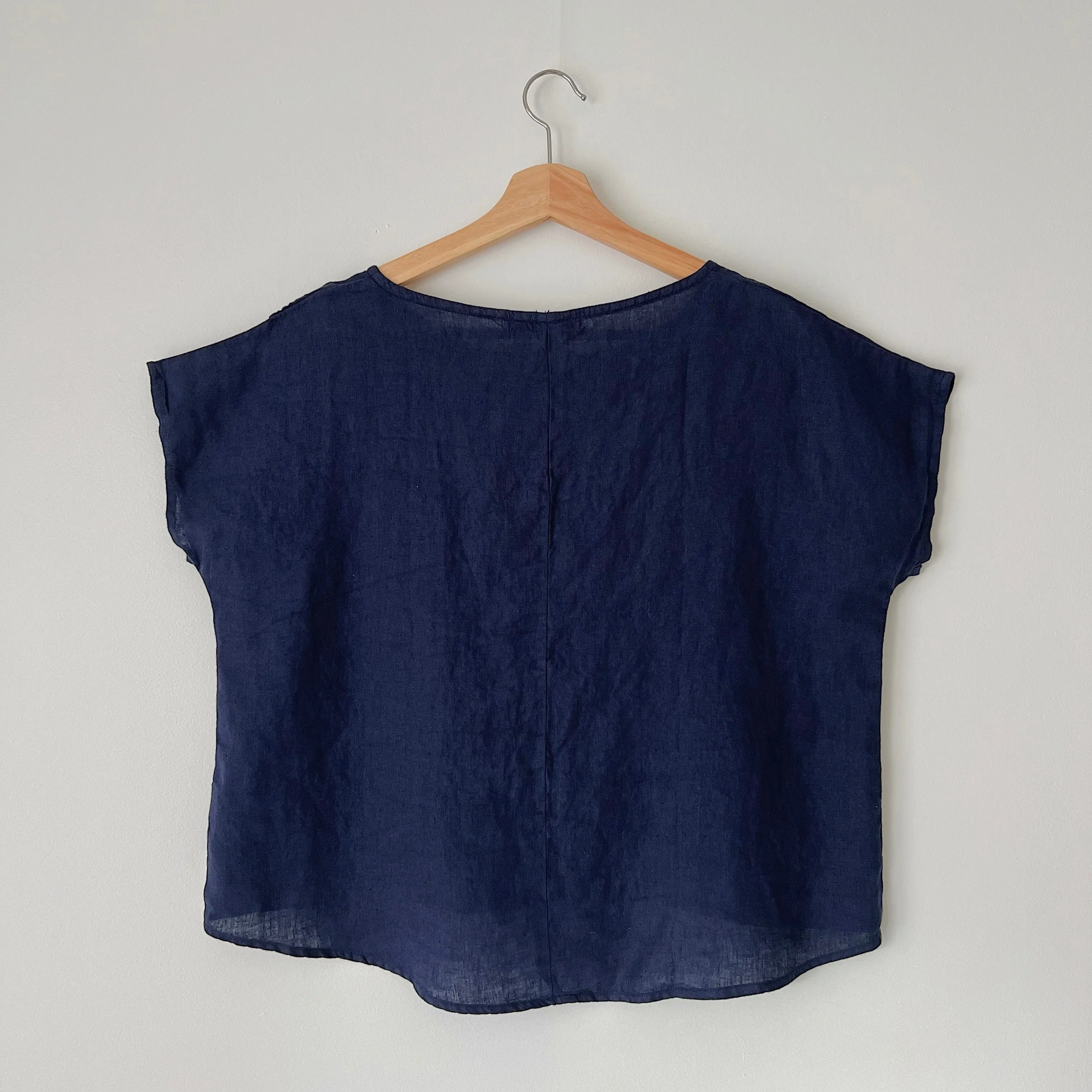 Cut Loose | High Low Linen Tee in Nightsky