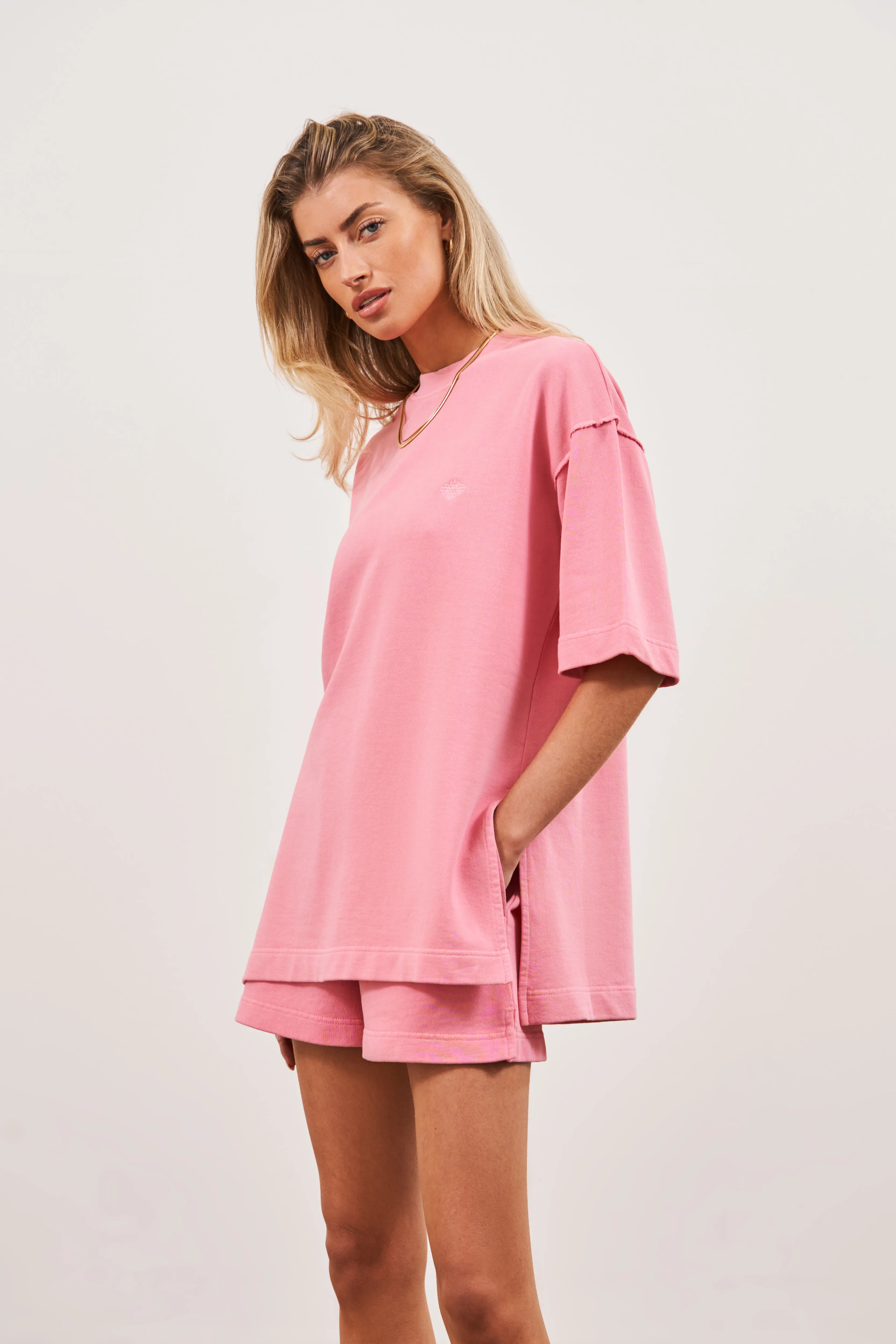 EMBLEM OVERSIZED T-SHIRT - PINK