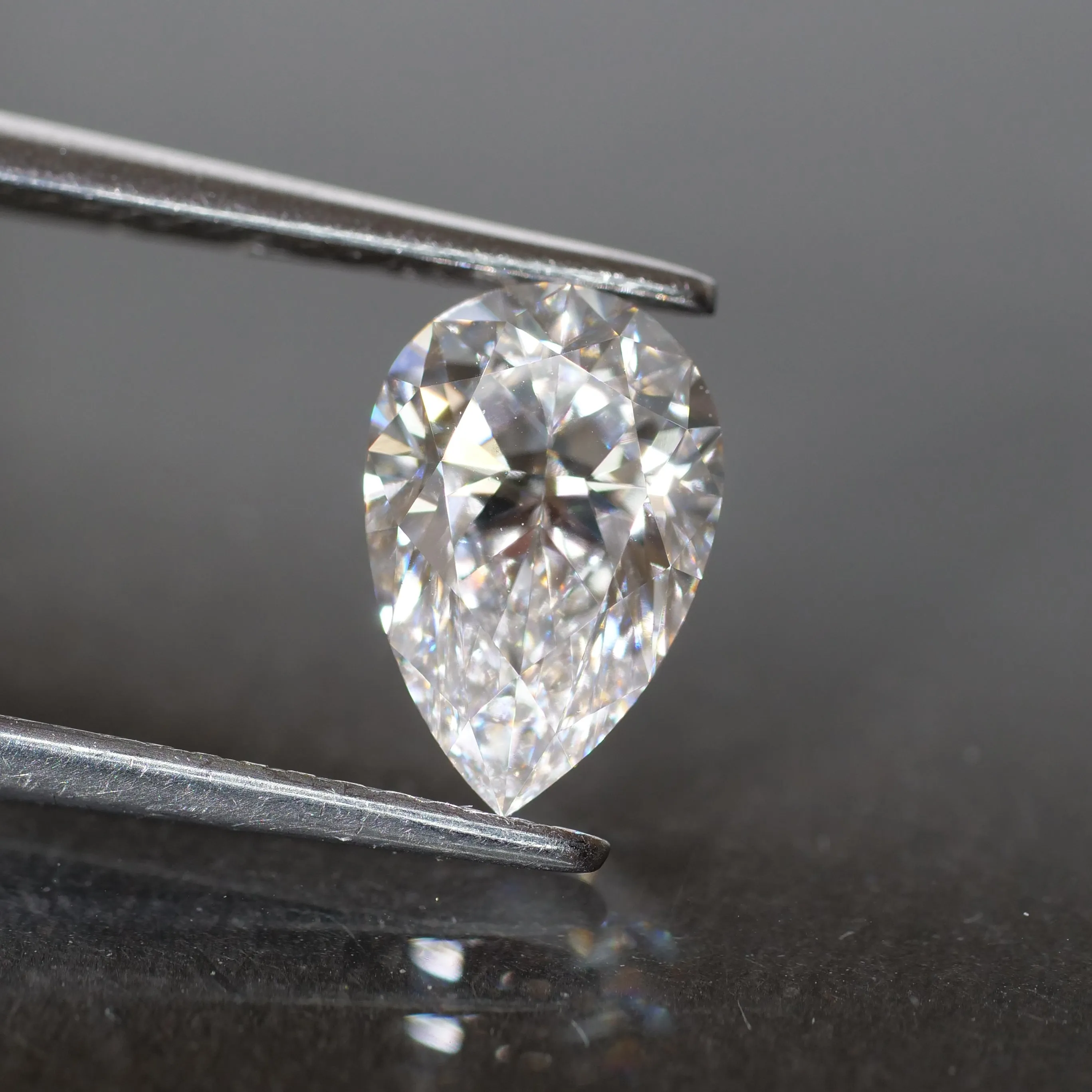 Lab grown diamond | IGI certificate, pear cut 8.5x5.5mm*, E color, VVS 2, *1 ct