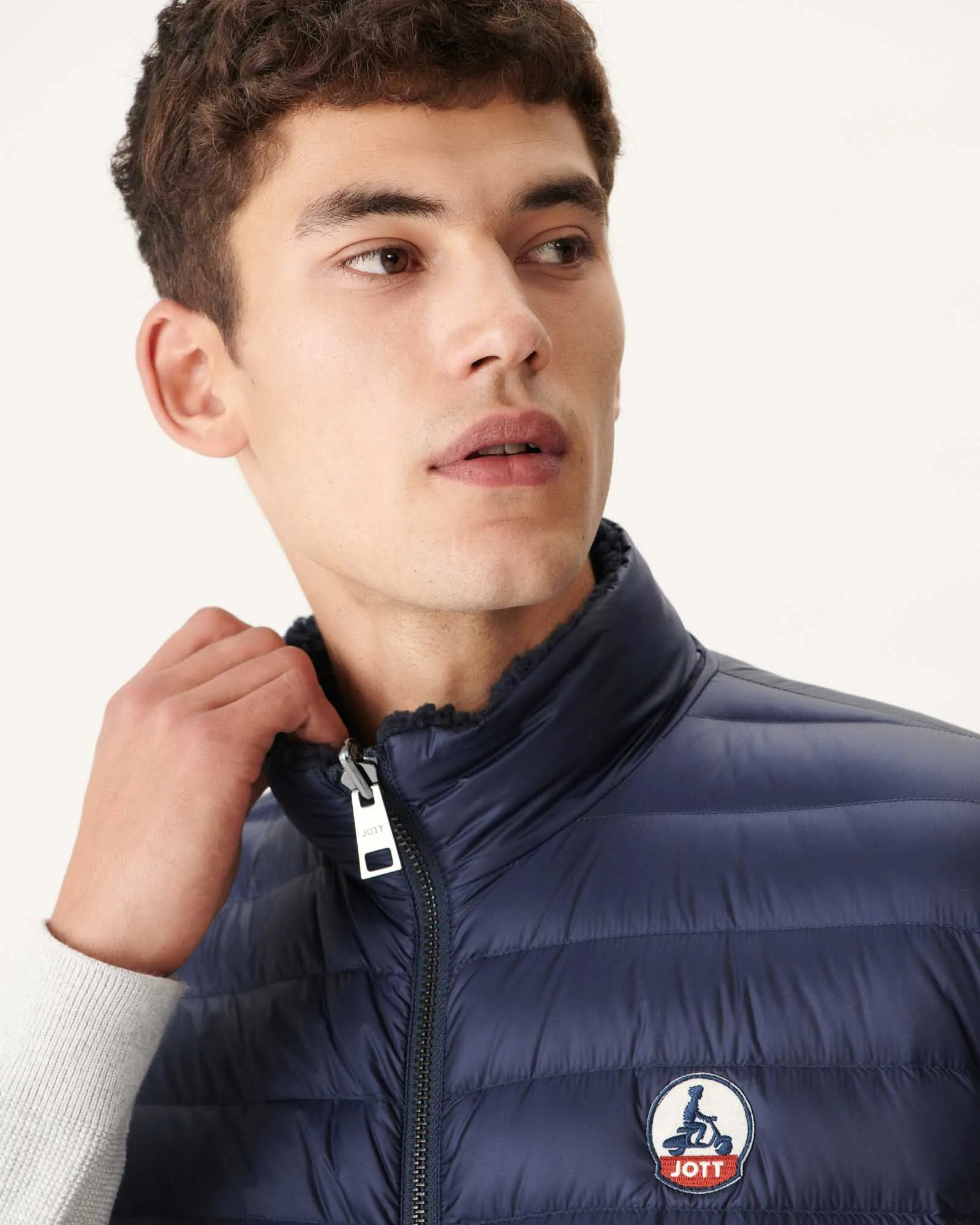 Navy Reversible sleevless down jacket Sami